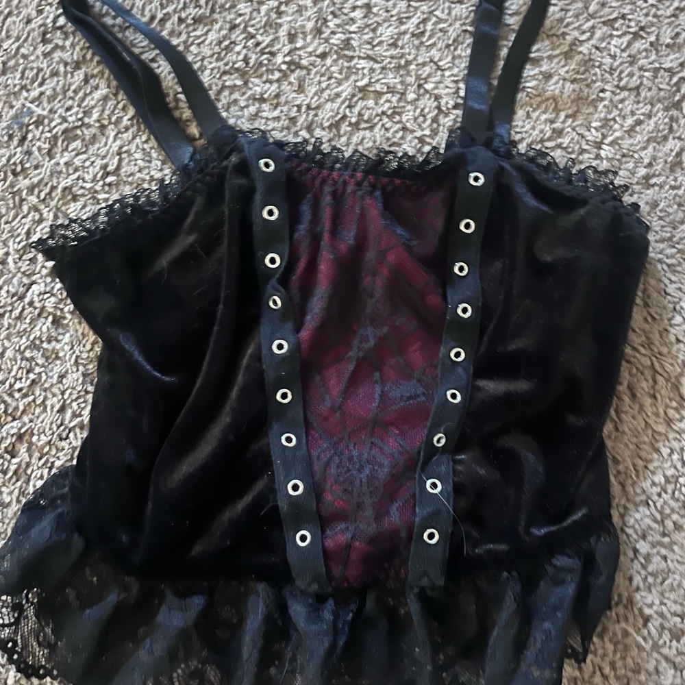 ROMWE Black Velvet crop top with Deep Red center
